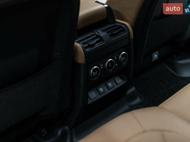 Чорний Ленд Ровер Дефендер, об'ємом двигуна 3 л та пробігом 23 тис. км за 135000 $, фото 37 на Automoto.ua