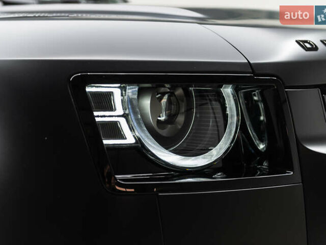 Чорний Ленд Ровер Дефендер, об'ємом двигуна 3 л та пробігом 23 тис. км за 135000 $, фото 4 на Automoto.ua