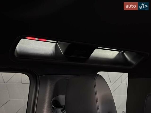 Чорний Ленд Ровер Дефендер, об'ємом двигуна 3 л та пробігом 7 тис. км за 102500 $, фото 56 на Automoto.ua