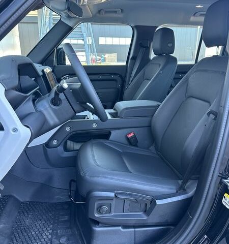 Чорний Ленд Ровер Дефендер, об'ємом двигуна 3 л та пробігом 7 тис. км за 86900 $, фото 13 на Automoto.ua