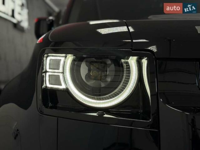 Чорний Ленд Ровер Дефендер, об'ємом двигуна 3 л та пробігом 7 тис. км за 102500 $, фото 8 на Automoto.ua