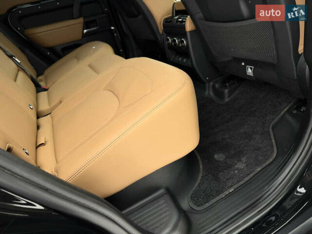 Черный Ленд Ровер Дефендер, объемом двигателя 3 л и пробегом 19 тыс. км за 135000 $, фото 66 на Automoto.ua