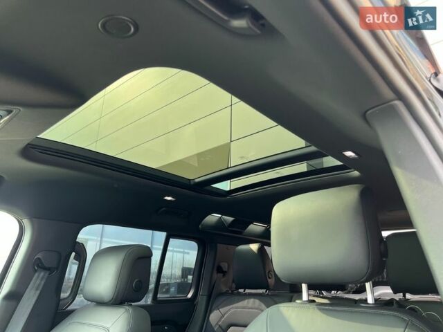 Черный Ленд Ровер Дефендер, объемом двигателя 3 л и пробегом 33 тыс. км за 112900 $, фото 21 на Automoto.ua