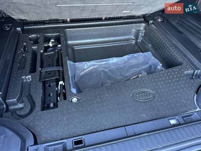 Чорний Ленд Ровер Дефендер, об'ємом двигуна 3 л та пробігом 17 тис. км за 117900 $, фото 33 на Automoto.ua