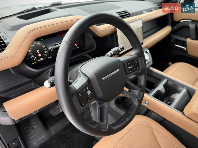 Черный Ленд Ровер Дефендер, объемом двигателя 3 л и пробегом 19 тыс. км за 135000 $, фото 45 на Automoto.ua