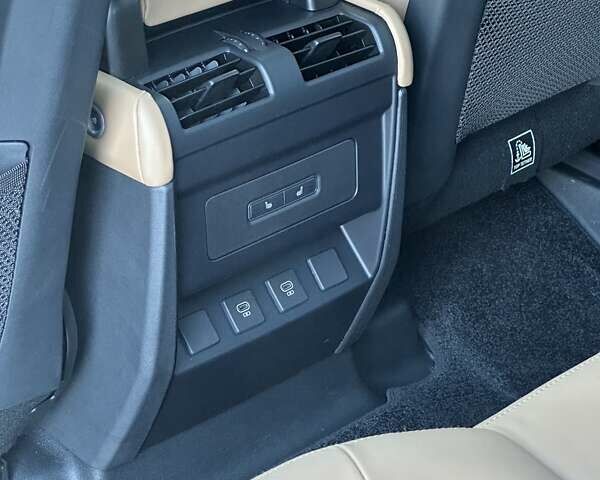 Чорний Ленд Ровер Дефендер, об'ємом двигуна 3 л та пробігом 17 тис. км за 117900 $, фото 21 на Automoto.ua