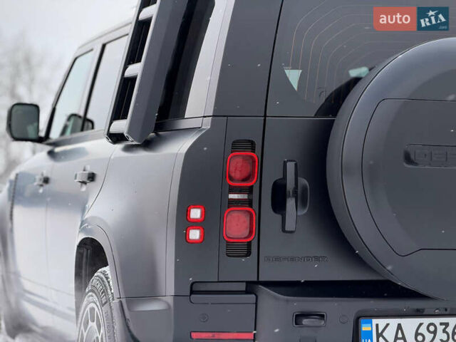 Черный Ленд Ровер Дефендер, объемом двигателя 3 л и пробегом 19 тыс. км за 135000 $, фото 28 на Automoto.ua