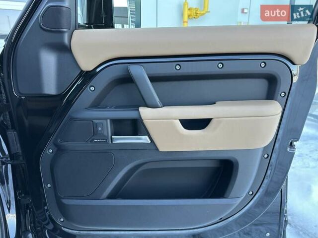 Черный Ленд Ровер Дефендер, объемом двигателя 3 л и пробегом 7 тыс. км за 116900 $, фото 29 на Automoto.ua