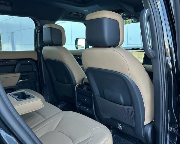 Черный Ленд Ровер Дефендер, объемом двигателя 3 л и пробегом 7 тыс. км за 116900 $, фото 25 на Automoto.ua