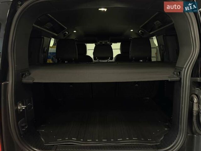 Чорний Ленд Ровер Дефендер, об'ємом двигуна 3 л та пробігом 7 тис. км за 102500 $, фото 68 на Automoto.ua