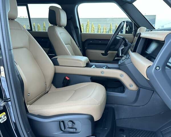 Черный Ленд Ровер Дефендер, объемом двигателя 3 л и пробегом 7 тыс. км за 116900 $, фото 30 на Automoto.ua