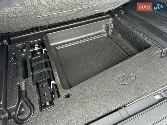 Черный Ленд Ровер Дефендер, объемом двигателя 3 л и пробегом 11 тыс. км за 86500 $, фото 33 на Automoto.ua