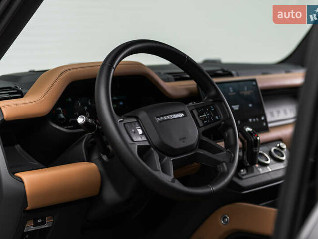 Чорний Ленд Ровер Дефендер, об'ємом двигуна 3 л та пробігом 23 тис. км за 135000 $, фото 27 на Automoto.ua