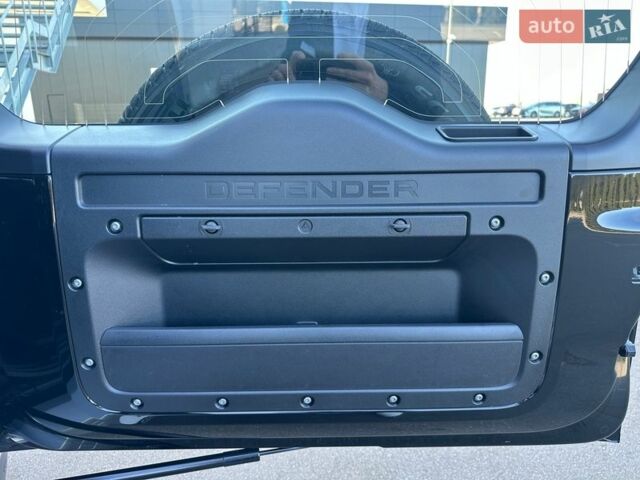 Чорний Ленд Ровер Дефендер, об'ємом двигуна 3 л та пробігом 7 тис. км за 86900 $, фото 32 на Automoto.ua
