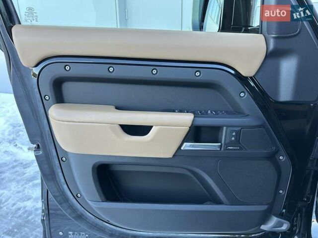 Чорний Ленд Ровер Дефендер, об'ємом двигуна 3 л та пробігом 17 тис. км за 117900 $, фото 11 на Automoto.ua