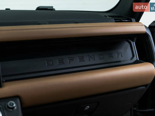 Чорний Ленд Ровер Дефендер, об'ємом двигуна 3 л та пробігом 23 тис. км за 135000 $, фото 30 на Automoto.ua