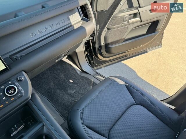 Черный Ленд Ровер Дефендер, объемом двигателя 3 л и пробегом 1 тыс. км за 103000 $, фото 30 на Automoto.ua