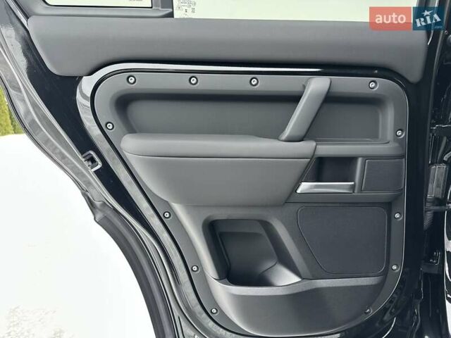 Черный Ленд Ровер Дефендер, объемом двигателя 3 л и пробегом 11 тыс. км за 86500 $, фото 19 на Automoto.ua