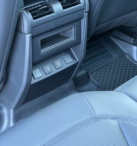 Чорний Ленд Ровер Дефендер, об'ємом двигуна 3 л та пробігом 7 тис. км за 86900 $, фото 21 на Automoto.ua