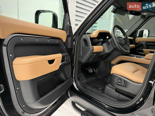 Черный Ленд Ровер Дефендер, объемом двигателя 3 л и пробегом 19 тыс. км за 135000 $, фото 37 на Automoto.ua