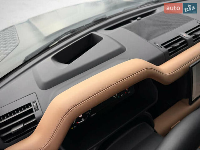 Черный Ленд Ровер Дефендер, объемом двигателя 3 л и пробегом 19 тыс. км за 135000 $, фото 47 на Automoto.ua