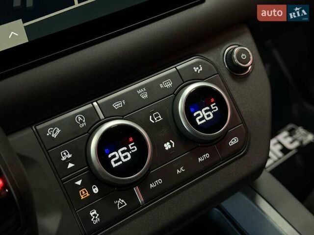 Чорний Ленд Ровер Дефендер, об'ємом двигуна 3 л та пробігом 7 тис. км за 102500 $, фото 43 на Automoto.ua