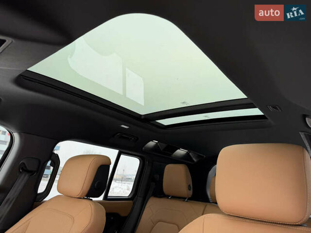 Черный Ленд Ровер Дефендер, объемом двигателя 3 л и пробегом 19 тыс. км за 135000 $, фото 43 на Automoto.ua