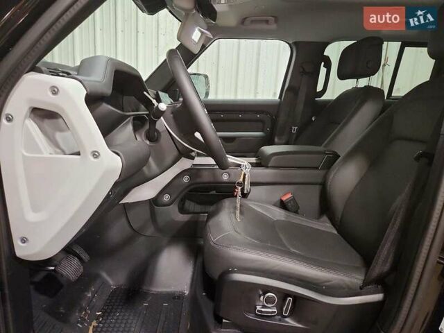 Чорний Ленд Ровер Дефендер, об'ємом двигуна 2 л та пробігом 4 тис. км за 40000 $, фото 6 на Automoto.ua