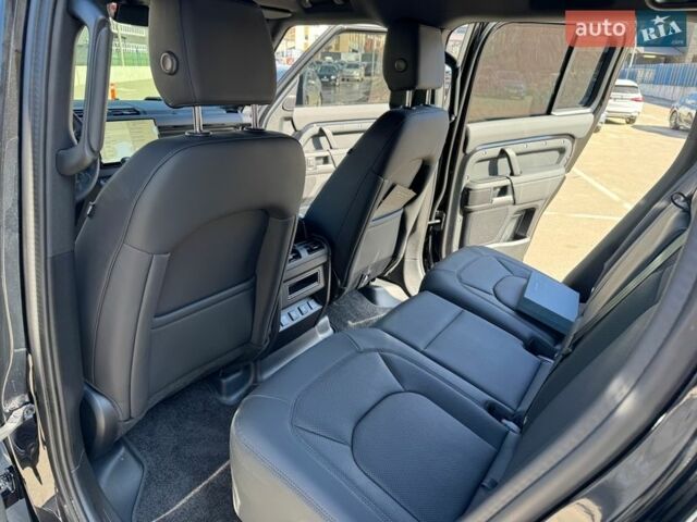 Черный Ленд Ровер Дефендер, объемом двигателя 3 л и пробегом 1 тыс. км за 103000 $, фото 29 на Automoto.ua