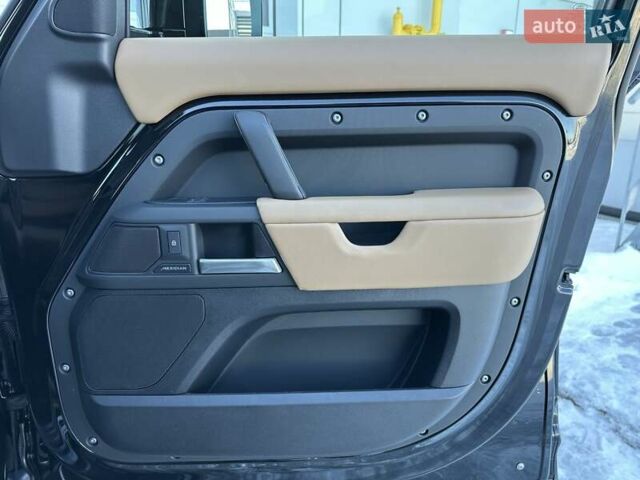 Чорний Ленд Ровер Дефендер, об'ємом двигуна 3 л та пробігом 17 тис. км за 117900 $, фото 29 на Automoto.ua