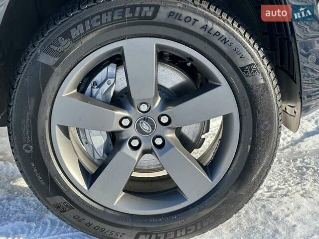 Чорний Ленд Ровер Дефендер, об'ємом двигуна 3 л та пробігом 17 тис. км за 117900 $, фото 9 на Automoto.ua