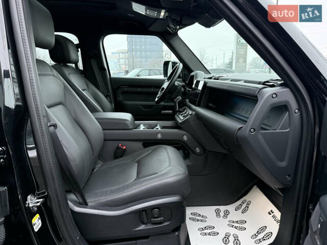 Черный Ленд Ровер Дефендер, объемом двигателя 3 л и пробегом 16 тыс. км за 118000 $, фото 31 на Automoto.ua