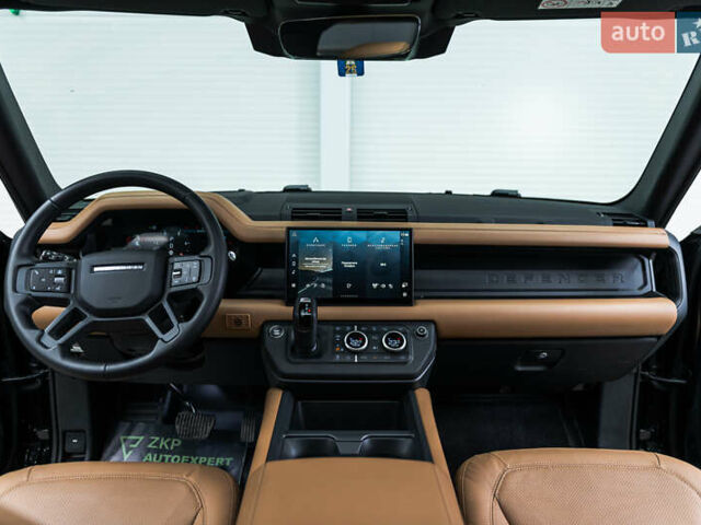 Чорний Ленд Ровер Дефендер, об'ємом двигуна 3 л та пробігом 23 тис. км за 135000 $, фото 28 на Automoto.ua