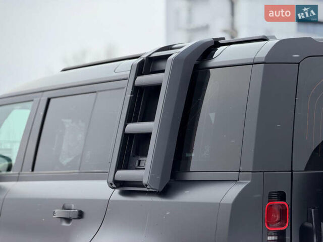 Черный Ленд Ровер Дефендер, объемом двигателя 3 л и пробегом 19 тыс. км за 135000 $, фото 24 на Automoto.ua