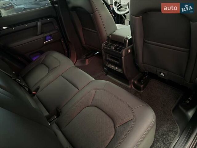 Чорний Ленд Ровер Дефендер, об'ємом двигуна 3 л та пробігом 7 тис. км за 102500 $, фото 58 на Automoto.ua