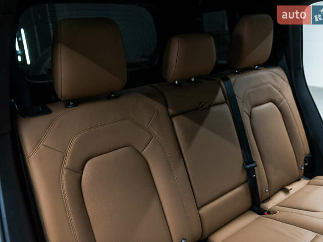 Чорний Ленд Ровер Дефендер, об'ємом двигуна 3 л та пробігом 23 тис. км за 135000 $, фото 40 на Automoto.ua