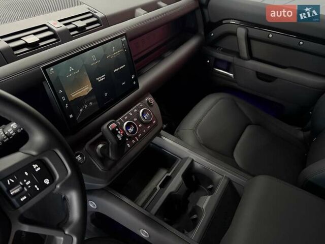 Чорний Ленд Ровер Дефендер, об'ємом двигуна 3 л та пробігом 7 тис. км за 102500 $, фото 40 на Automoto.ua