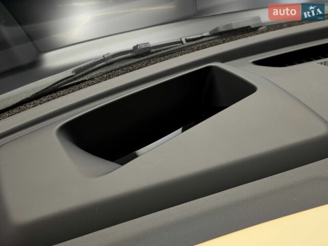 Чорний Ленд Ровер Дефендер, об'ємом двигуна 3 л та пробігом 31 тис. км за 113800 $, фото 14 на Automoto.ua