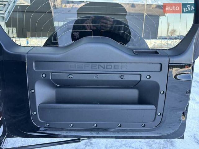 Черный Ленд Ровер Дефендер, объемом двигателя 3 л и пробегом 7 тыс. км за 116900 $, фото 32 на Automoto.ua