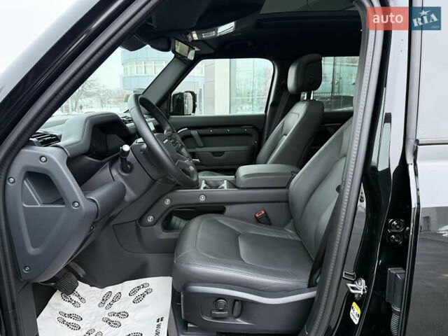 Черный Ленд Ровер Дефендер, объемом двигателя 3 л и пробегом 16 тыс. км за 118000 $, фото 16 на Automoto.ua