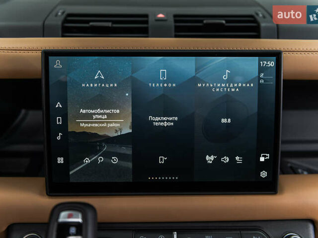 Чорний Ленд Ровер Дефендер, об'ємом двигуна 3 л та пробігом 23 тис. км за 135000 $, фото 44 на Automoto.ua