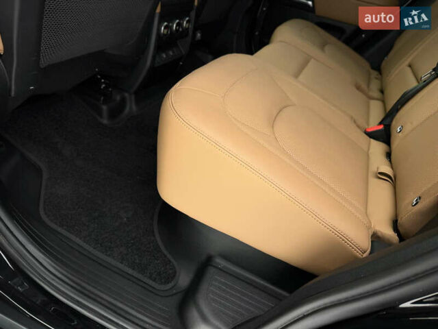 Черный Ленд Ровер Дефендер, объемом двигателя 3 л и пробегом 19 тыс. км за 135000 $, фото 81 на Automoto.ua