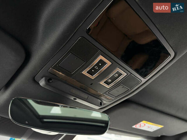 Черный Ленд Ровер Дефендер, объемом двигателя 3 л и пробегом 19 тыс. км за 135000 $, фото 55 на Automoto.ua