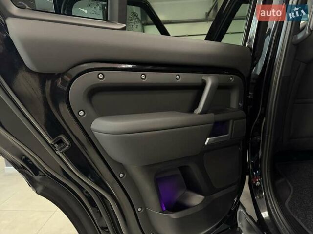 Чорний Ленд Ровер Дефендер, об'ємом двигуна 3 л та пробігом 7 тис. км за 102500 $, фото 48 на Automoto.ua