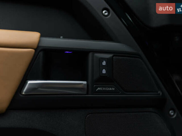 Чорний Ленд Ровер Дефендер, об'ємом двигуна 3 л та пробігом 23 тис. км за 135000 $, фото 34 на Automoto.ua