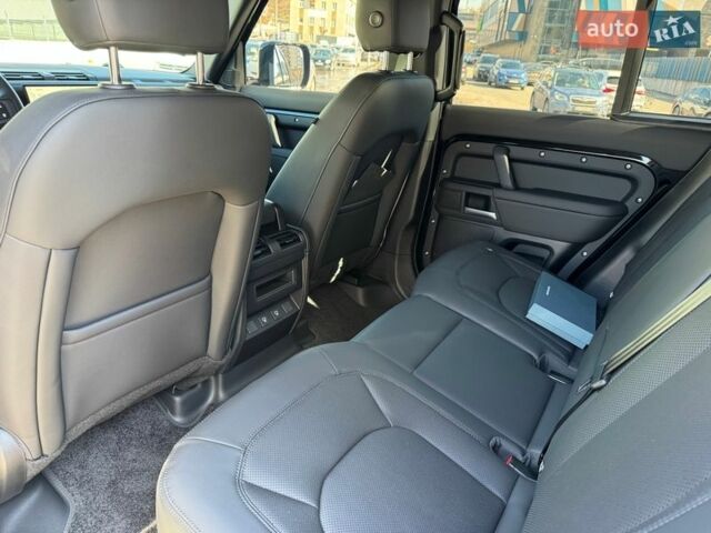 Черный Ленд Ровер Дефендер, объемом двигателя 3 л и пробегом 1 тыс. км за 103000 $, фото 24 на Automoto.ua