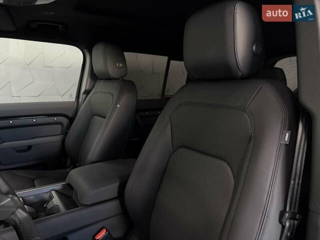Чорний Ленд Ровер Дефендер, об'ємом двигуна 3 л та пробігом 7 тис. км за 102500 $, фото 44 на Automoto.ua