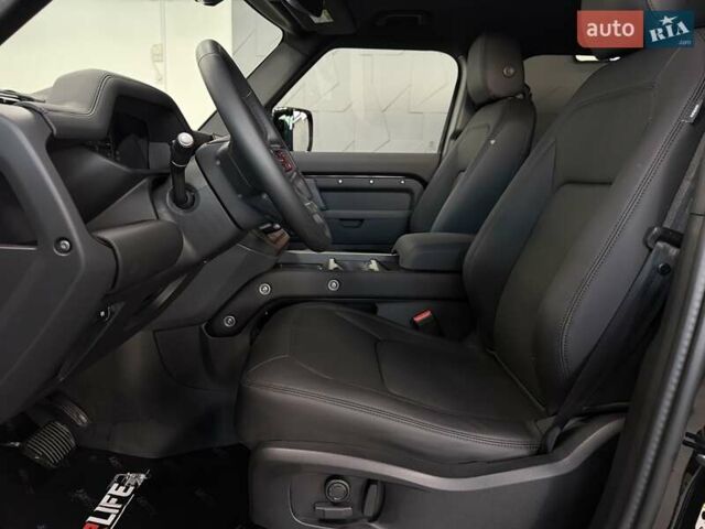 Чорний Ленд Ровер Дефендер, об'ємом двигуна 3 л та пробігом 7 тис. км за 102500 $, фото 45 на Automoto.ua