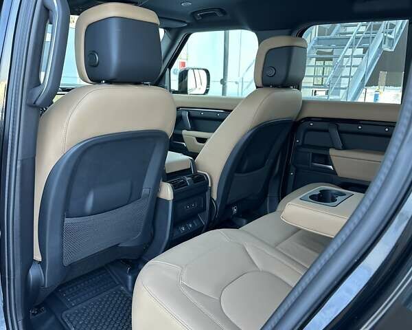 Черный Ленд Ровер Дефендер, объемом двигателя 3 л и пробегом 7 тыс. км за 116900 $, фото 18 на Automoto.ua