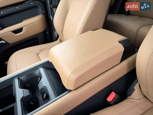 Черный Ленд Ровер Дефендер, объемом двигателя 3 л и пробегом 19 тыс. км за 135000 $, фото 44 на Automoto.ua